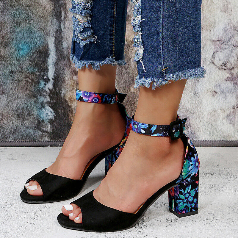 Sandalias de tacón ancho con punta abierta y pulsera al tobillo – LUMINIA BLOCK HEELS