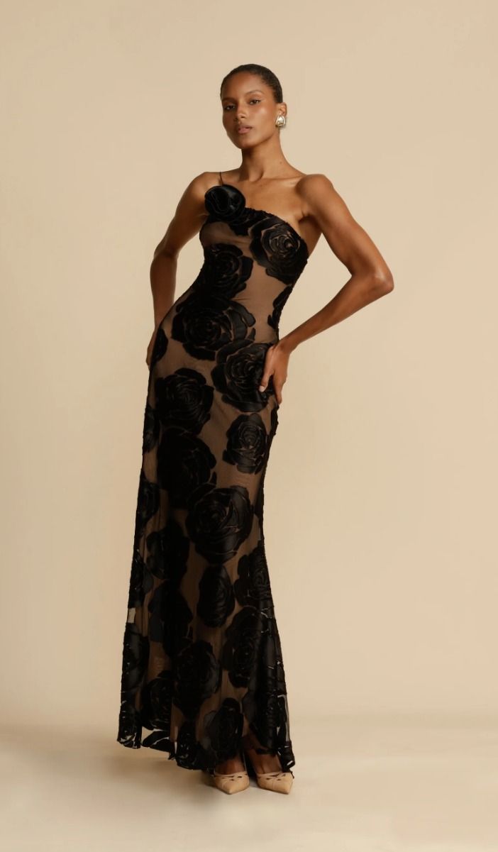 Vestido largo con detalles de volantes y diseño exclusivo – MARCELA