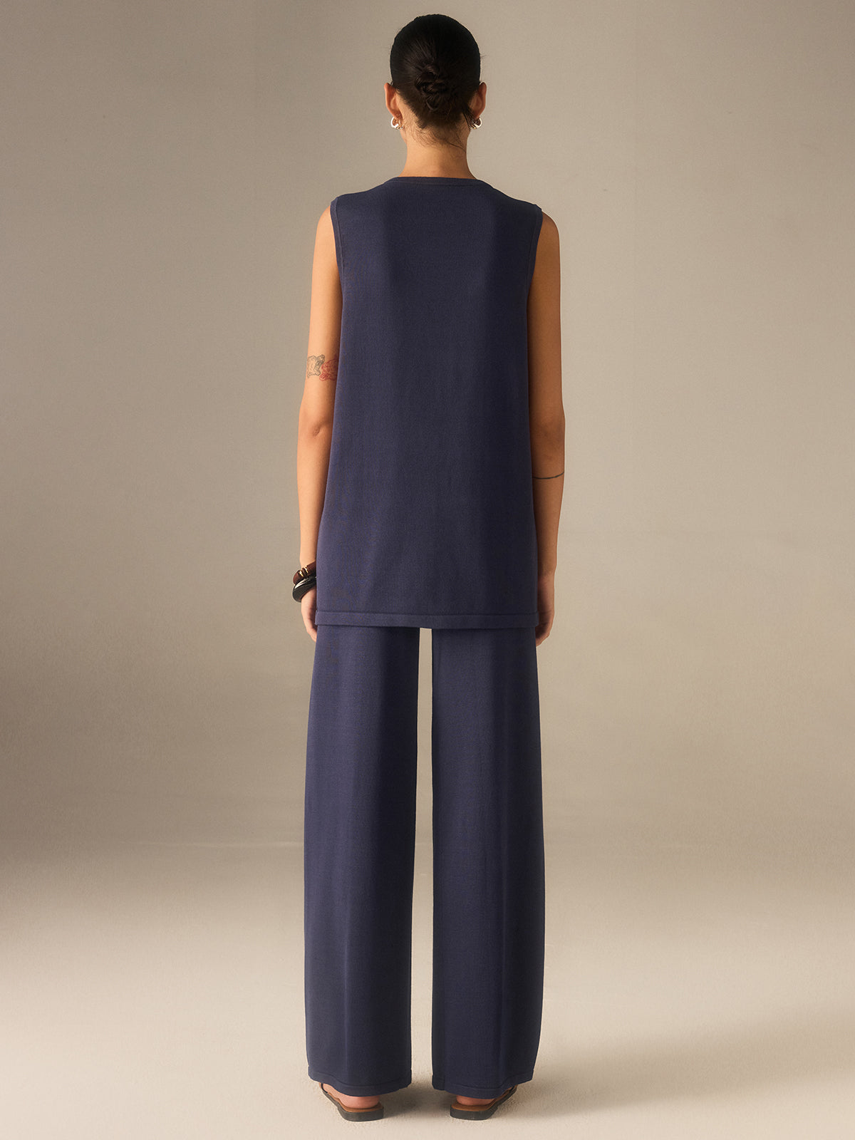 Conjunto de chaleco de punto con botones dorados y pantalones de pierna ancha – LUMINA