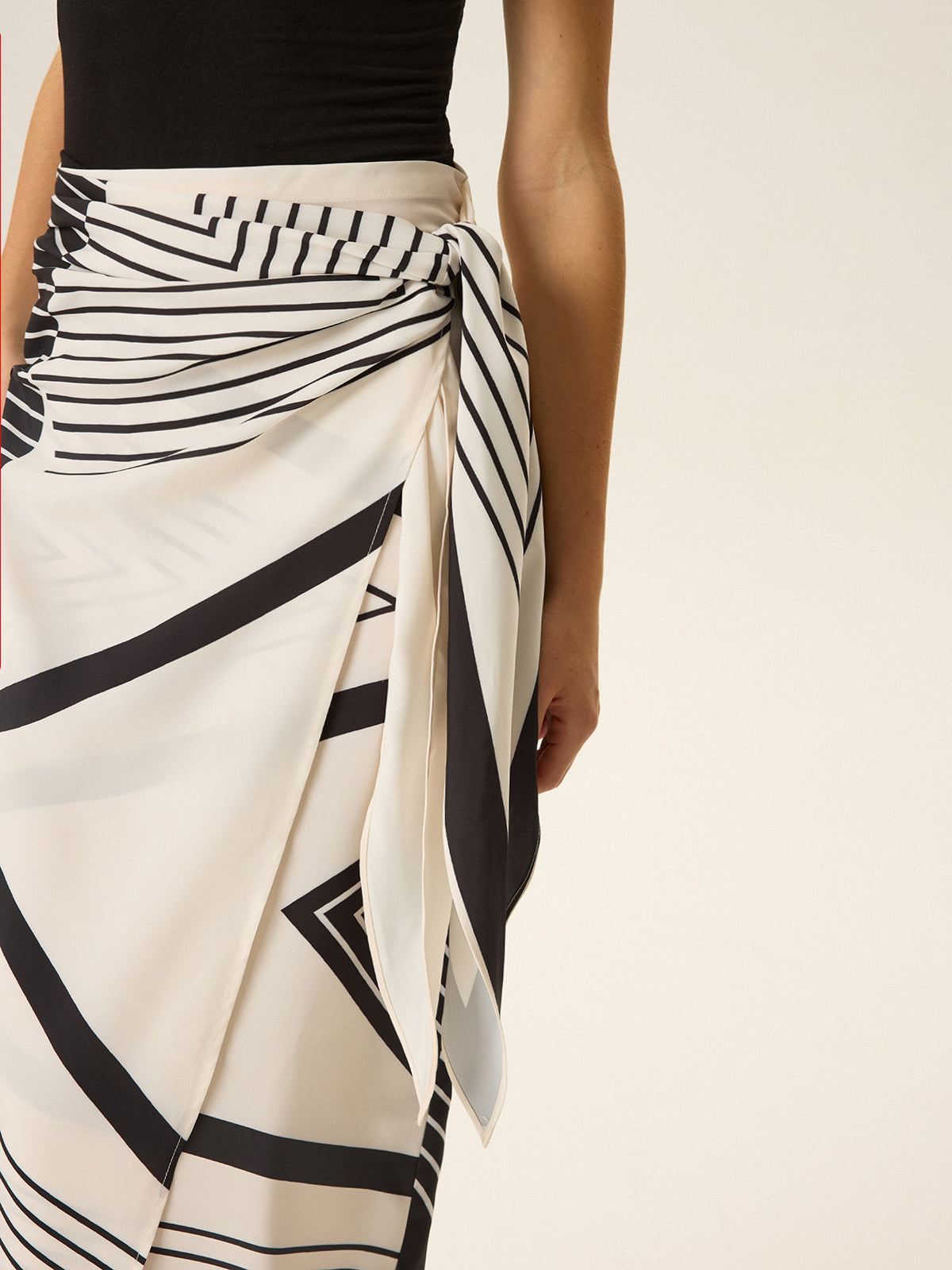 Conjunto de top sin mangas y falda envolvente estampada – ARIA