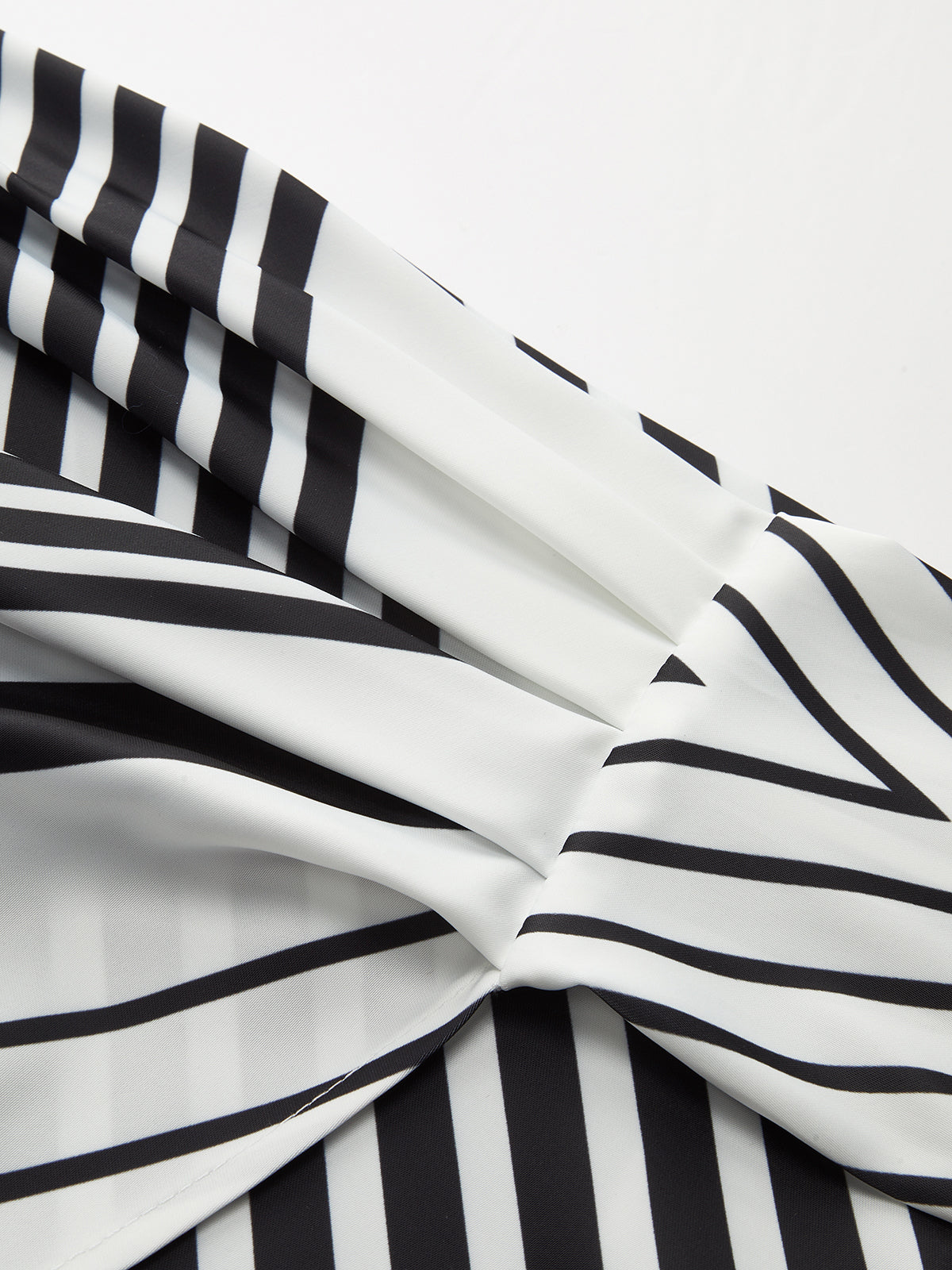 Conjunto de top sin mangas y falda envolvente estampada – ARIA