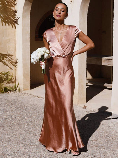 Elena – Vestido maxi elegante de satén con escote en V y mangas cortas estilo capa para mujer