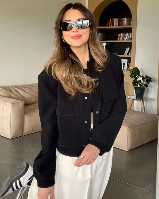 Eleanor - Chaqueta corta manga larga con botones y hombros acolchados con bolsillo con solapa para mujer Negro