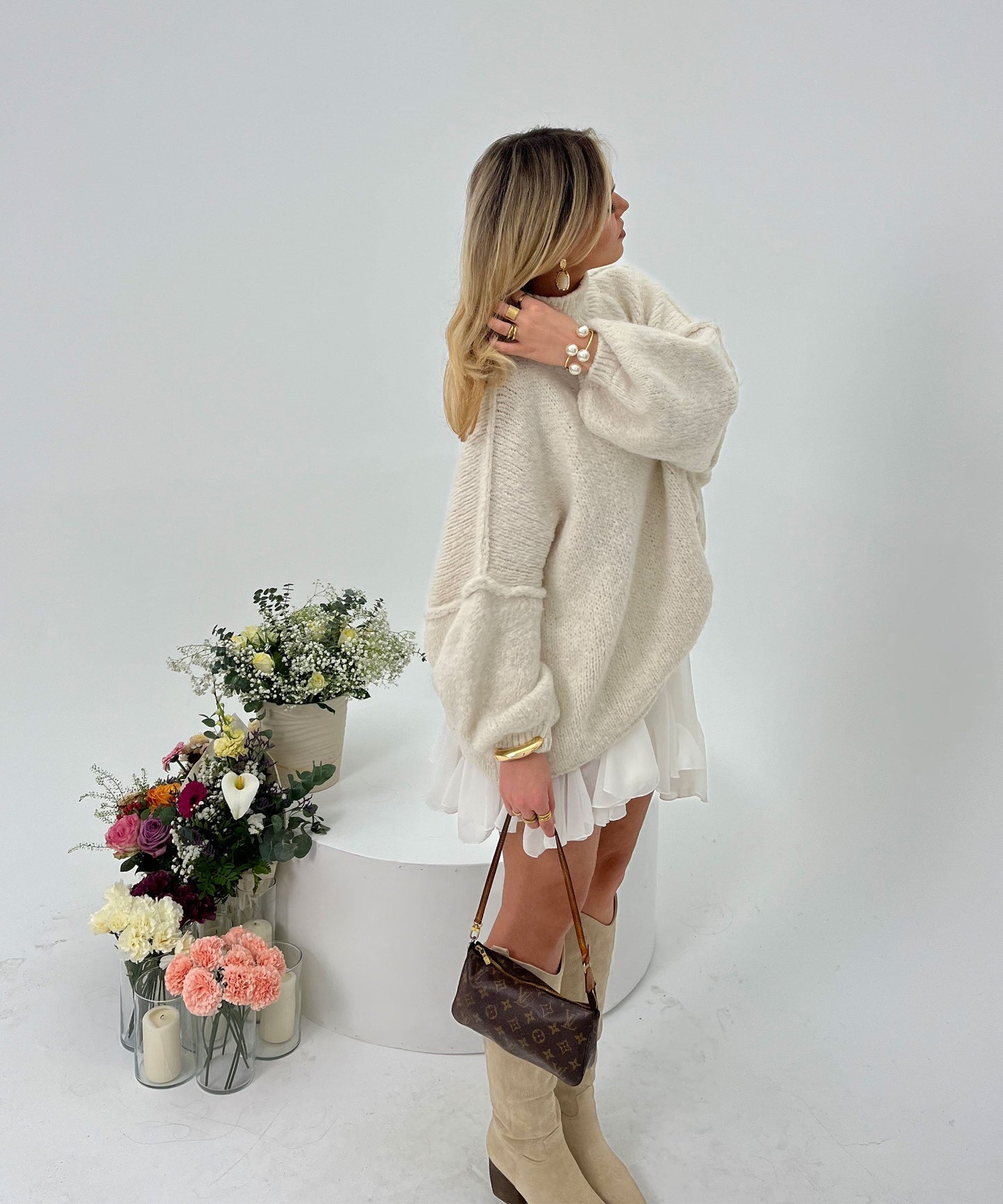 Suéter oversize de mujer en color beige – NATELA