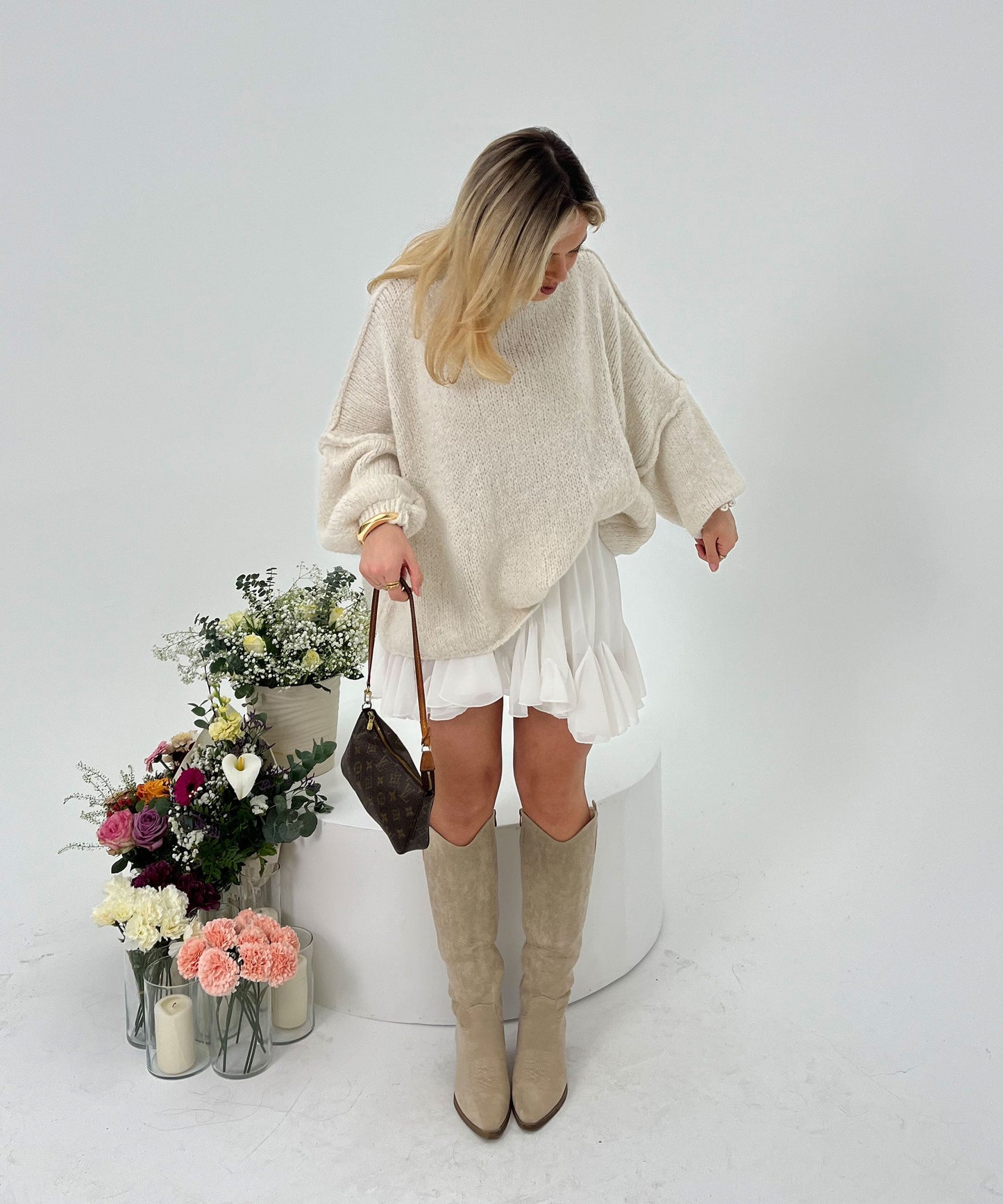 Suéter oversize de mujer en color beige – NATELA