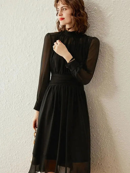 Vestido midi con cuello alto y mangas transparentes – ABRIL