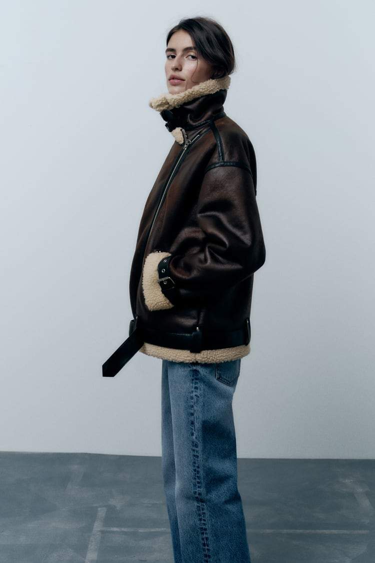 Chaqueta elegante de mujer con solapa en tejido sintético – ELEONORA