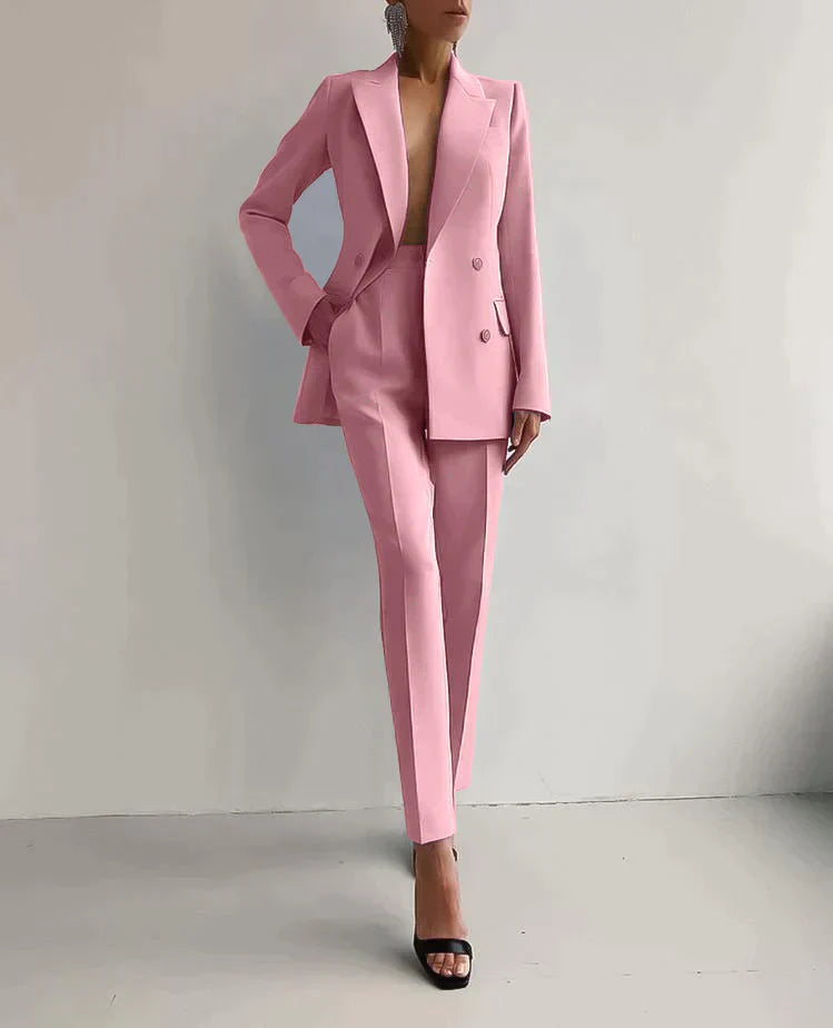 Traje femenino de blazer cruzada y pantalón entallado – VALÉRIA