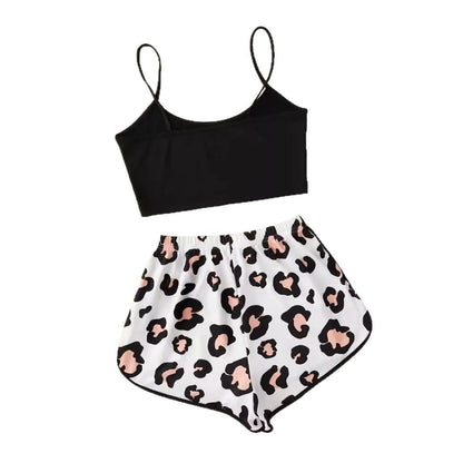 Pijama tipo lounge de mujer con top corto y short elástico – SIBYLLE