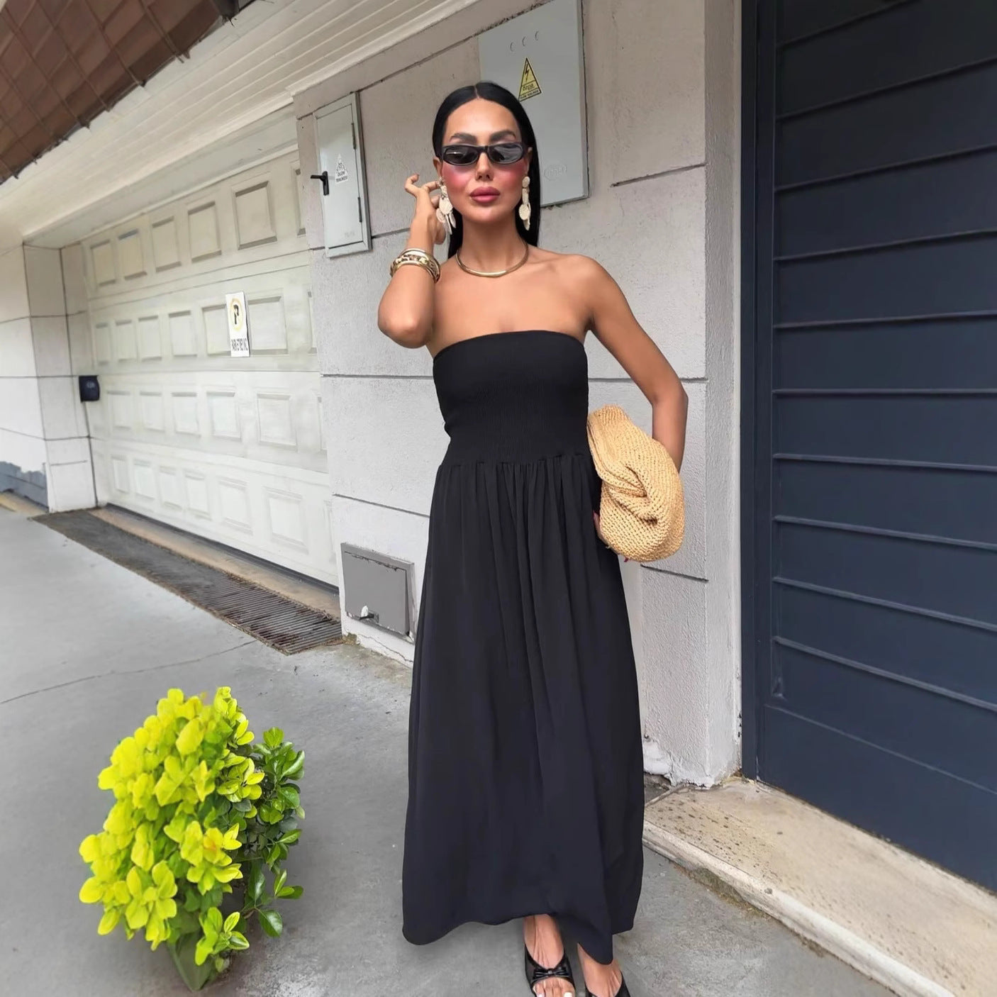 Vestido palabra de honor con cuerpo fruncido y largo midi – ELIA