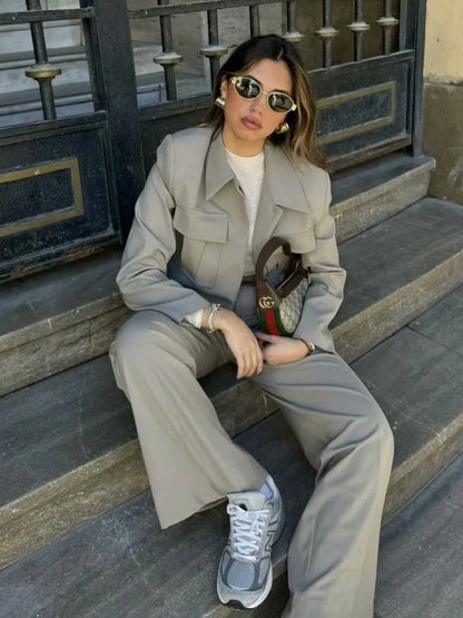 Conjunto moderno de dos piezas para mujer con diseño primaveral – LYVIA