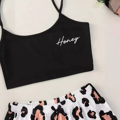 Pijama tipo lounge de mujer con top corto y short elástico – SIBYLLE