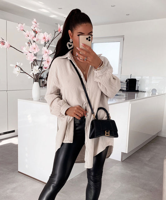 Blusa oversize de mujer en color beige con corte fluido – FREINA