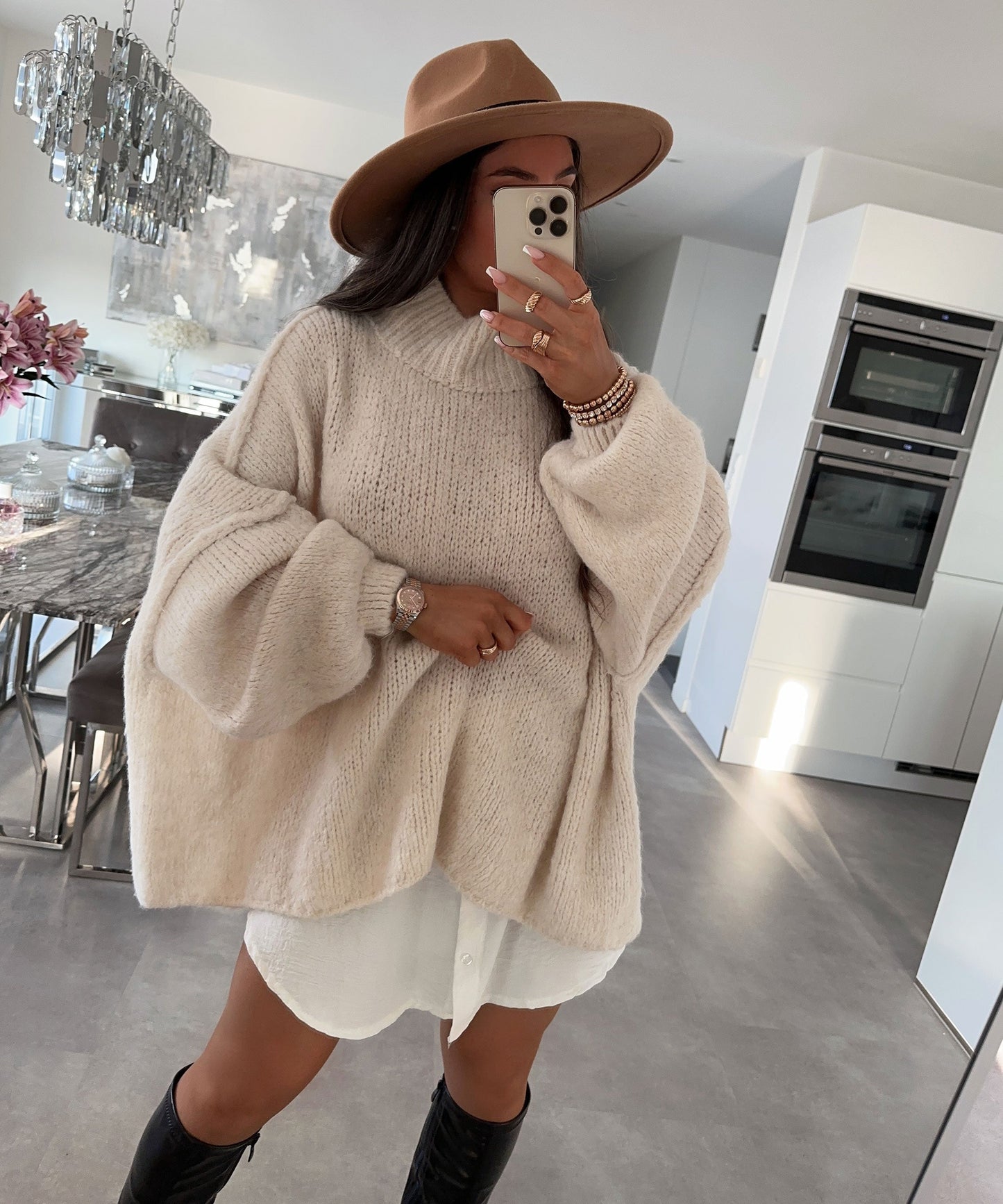 Suéter oversize de mujer en color beige – NATELA
