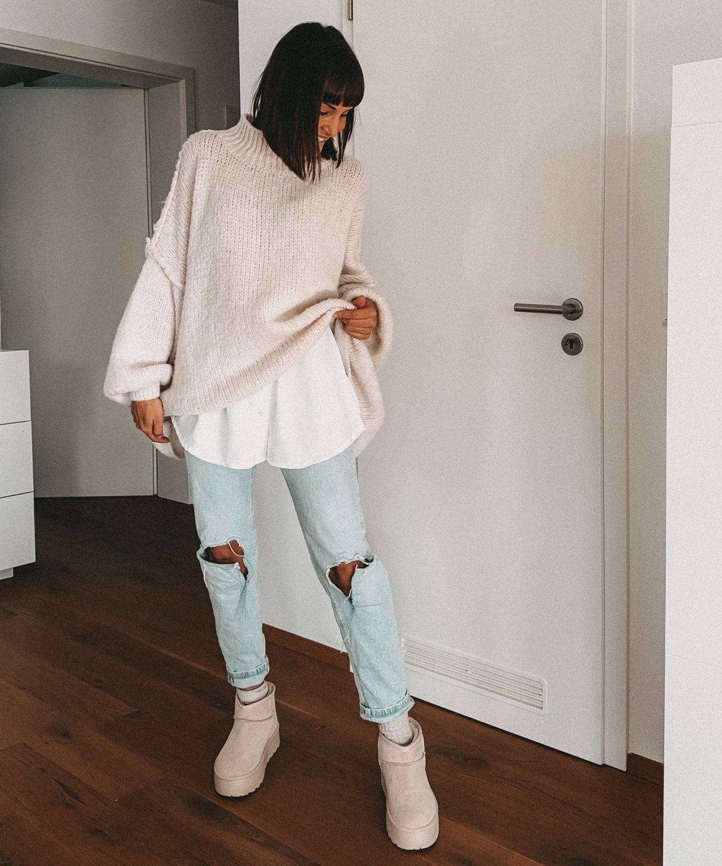 Suéter oversize de mujer en color beige – NATELA