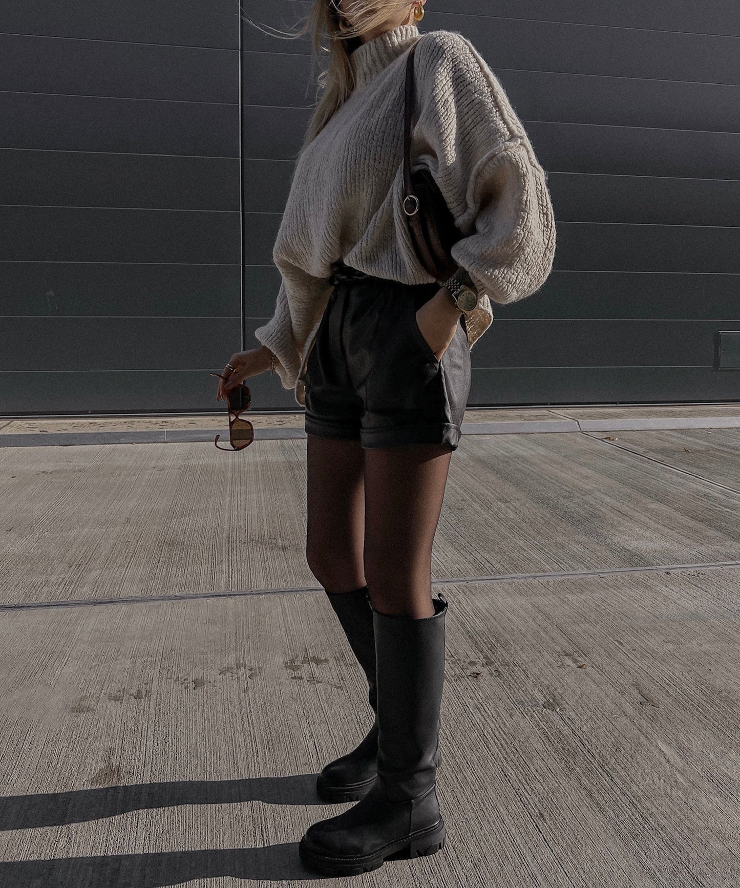 Suéter oversize de mujer en color beige – NATELA