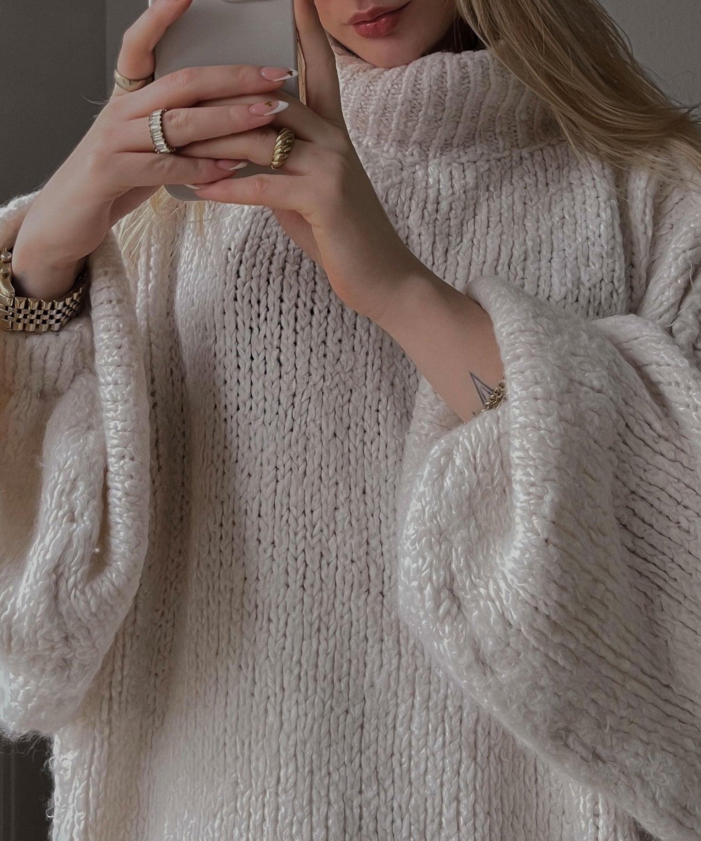 Suéter oversize de mujer en color beige – NATELA