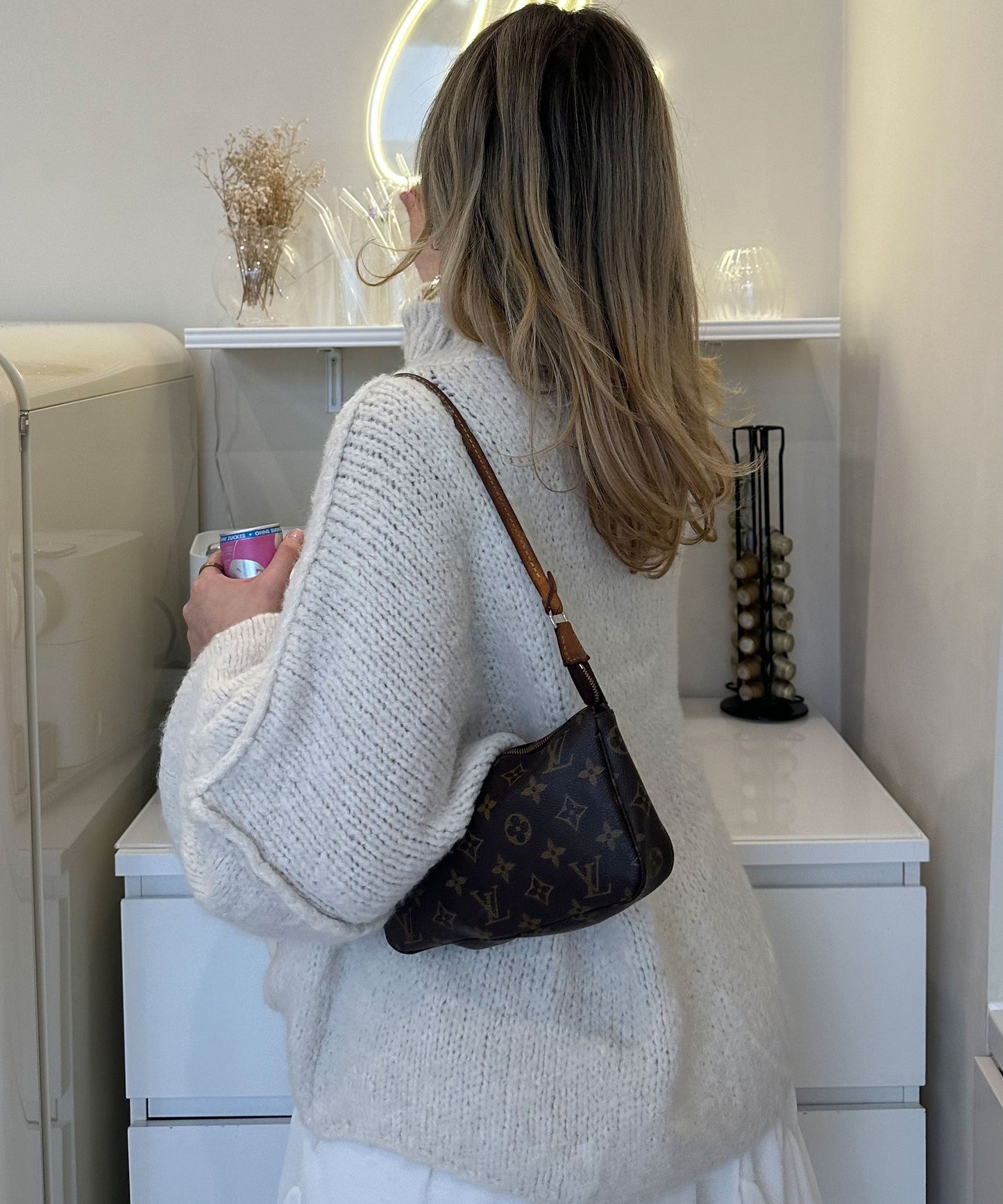 Suéter oversize de mujer en color beige – NATELA