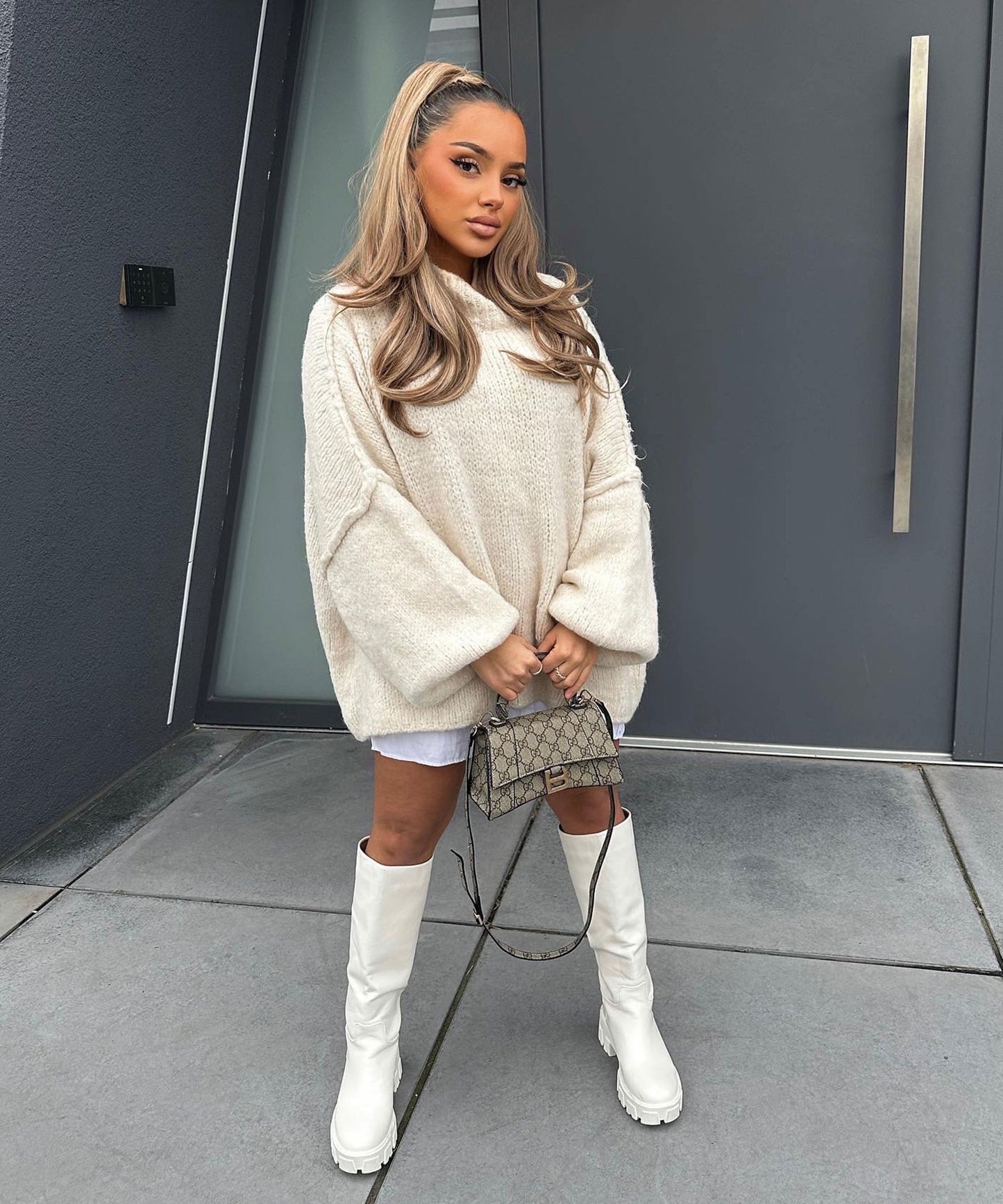 Suéter oversize de mujer en color beige – NATELA