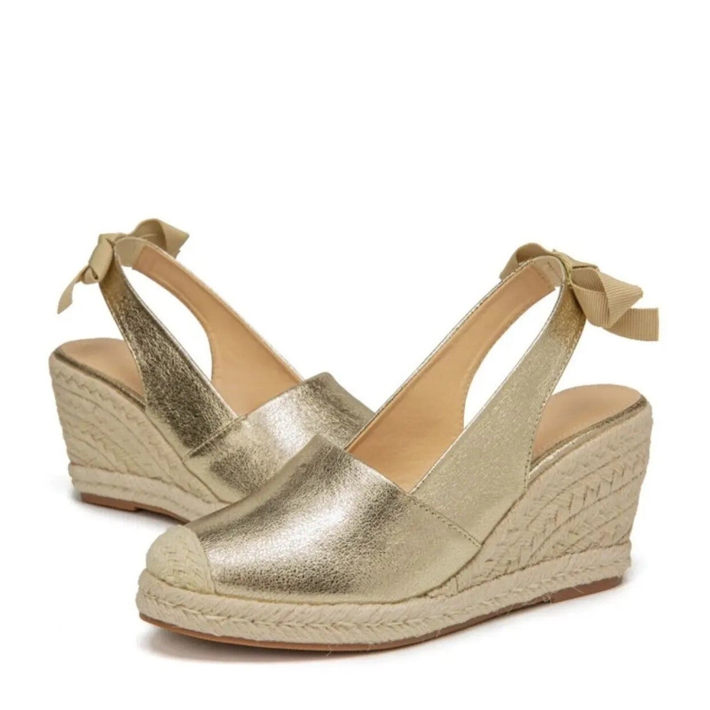 Sandalias doradas con correa y hebilla para mujer – Elissya