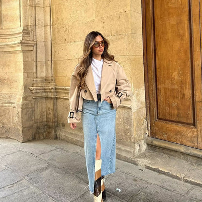 AMARA - Trench coat corto y moderno en beige para mujer