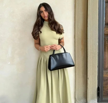 Vestido largo con cuello alto y falda plisada para mujer – LUCIA