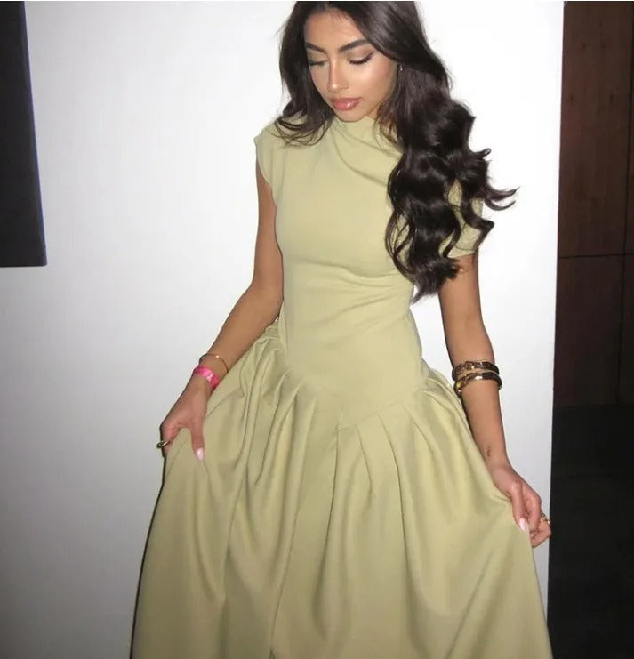 Vestido largo con cuello alto y falda plisada para mujer – LUCIA