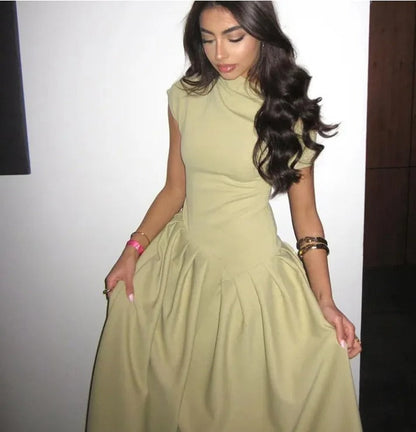 Vestido largo con cuello alto y falda plisada para mujer – LUCIA