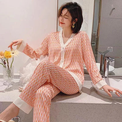 Pijama de mujer con estampado gráfico y detalles en contraste – LUNARA