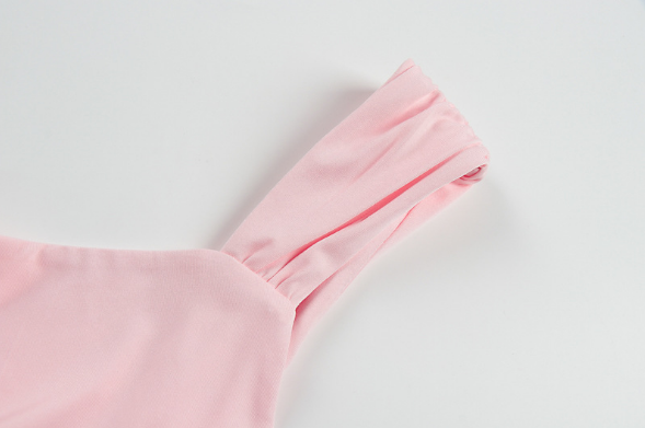 Vestido elegante de mujer con corte entallado y detalles sutiles – MILUA