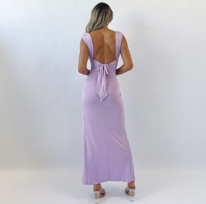 Vestido elegante de mujer con corte entallado y detalles sutiles – MILUA