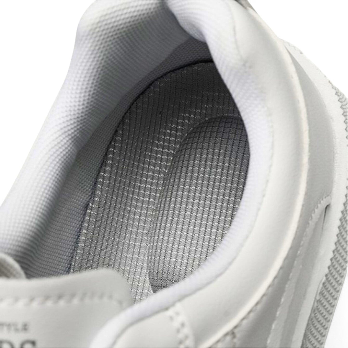 Zapatillas bajas de hombre con suela gruesa y acabado limpio – RAYDEN