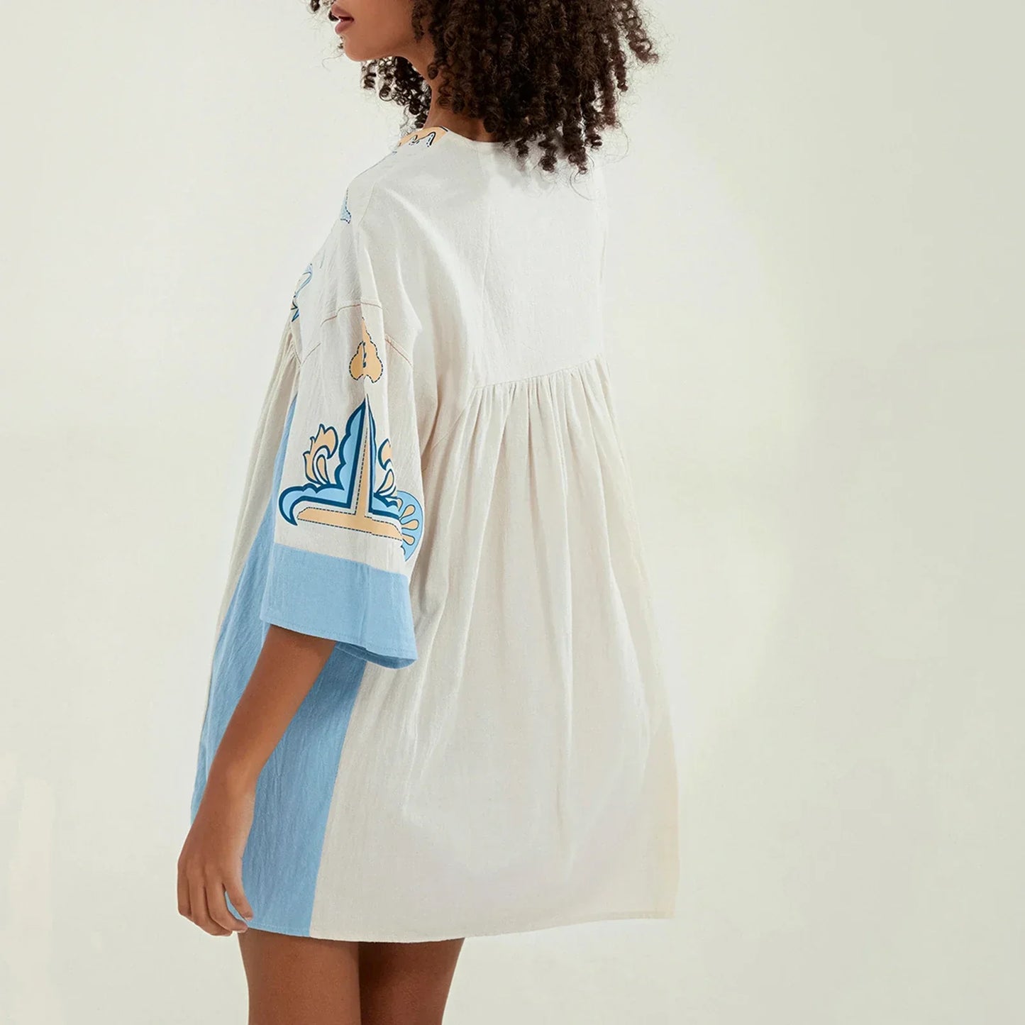 Vestido tipo túnica de mujer con escote en V y bordados decorativos – MABRIELA