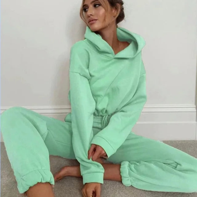 Conjunto con hoodie y pantalón de chándal para mujer – RIANA