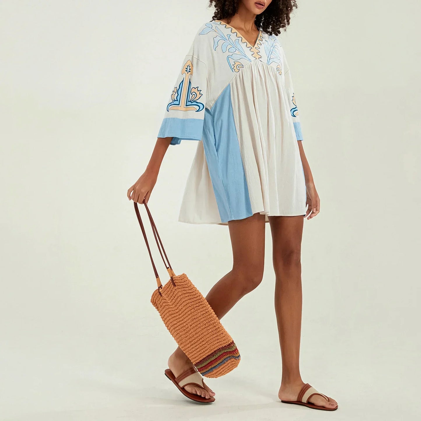 Vestido tipo túnica de mujer con escote en V y bordados decorativos – MABRIELA