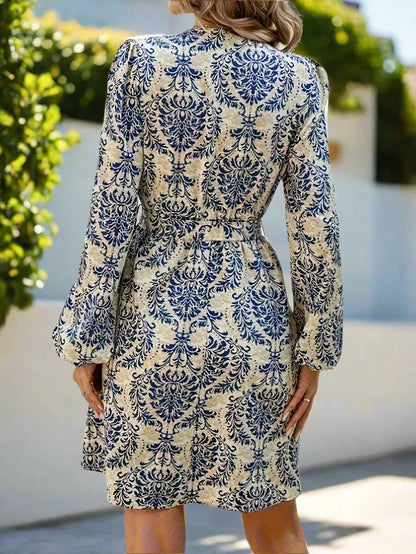 Vestido cruzado de mujer con mangas largas y cintura ajustada – CHARLINA