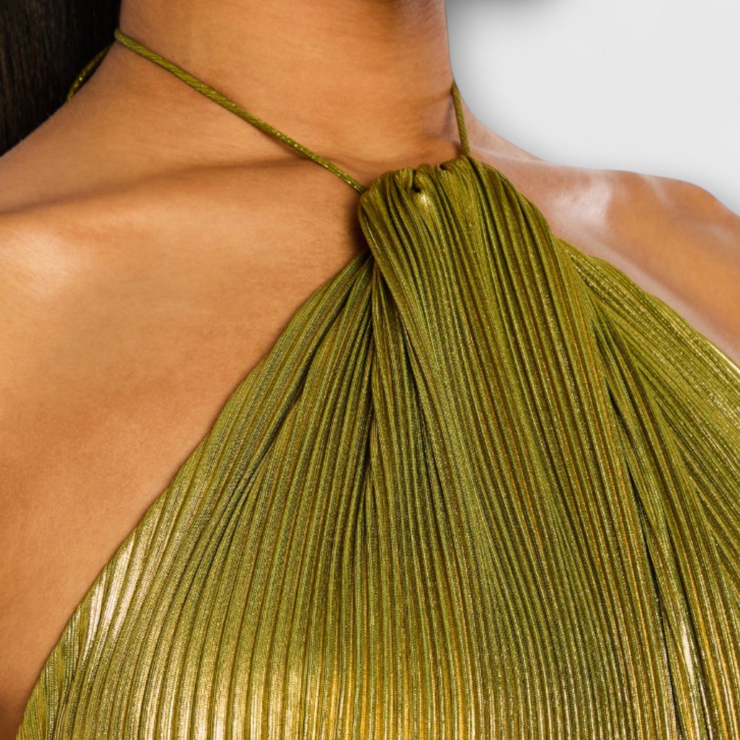 Vestido de noche con cuello alto y abertura lateral – CELESTE