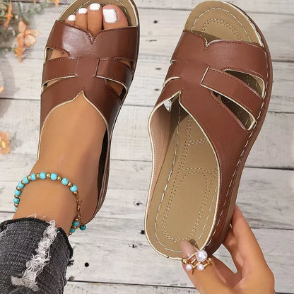 Sandalias planas con tira recortada y diseño cómodo para mujer – AUREA