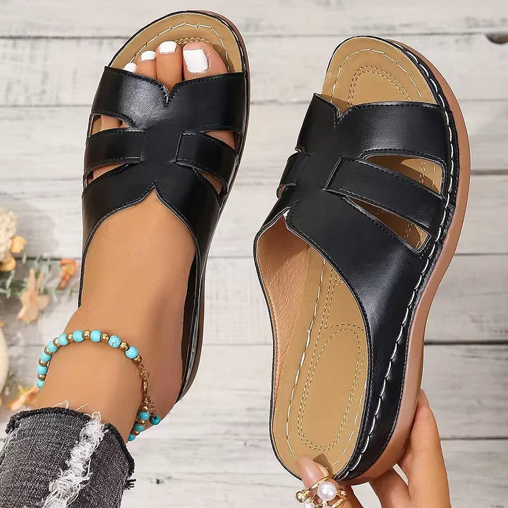 Sandalias planas con tira recortada y diseño cómodo para mujer – AUREA