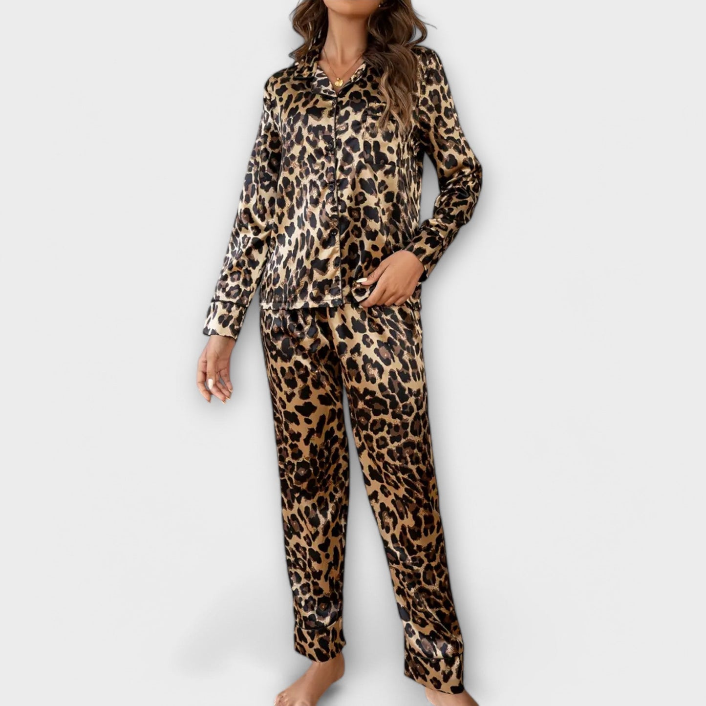 Pijama satinado con estampado de leopardo para mujer – CELESTE