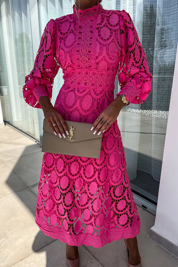 CADENZA – Vestido midi de encaje con mangas largas y estilo atemporal