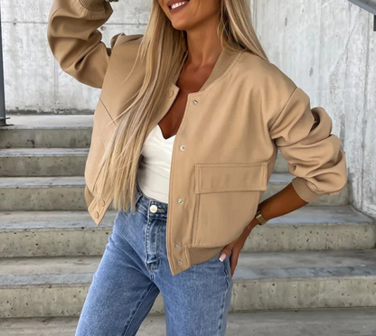 Eleanor - Chaqueta corta manga larga con botones y hombros acolchados con bolsillo con solapa para mujer Caqui