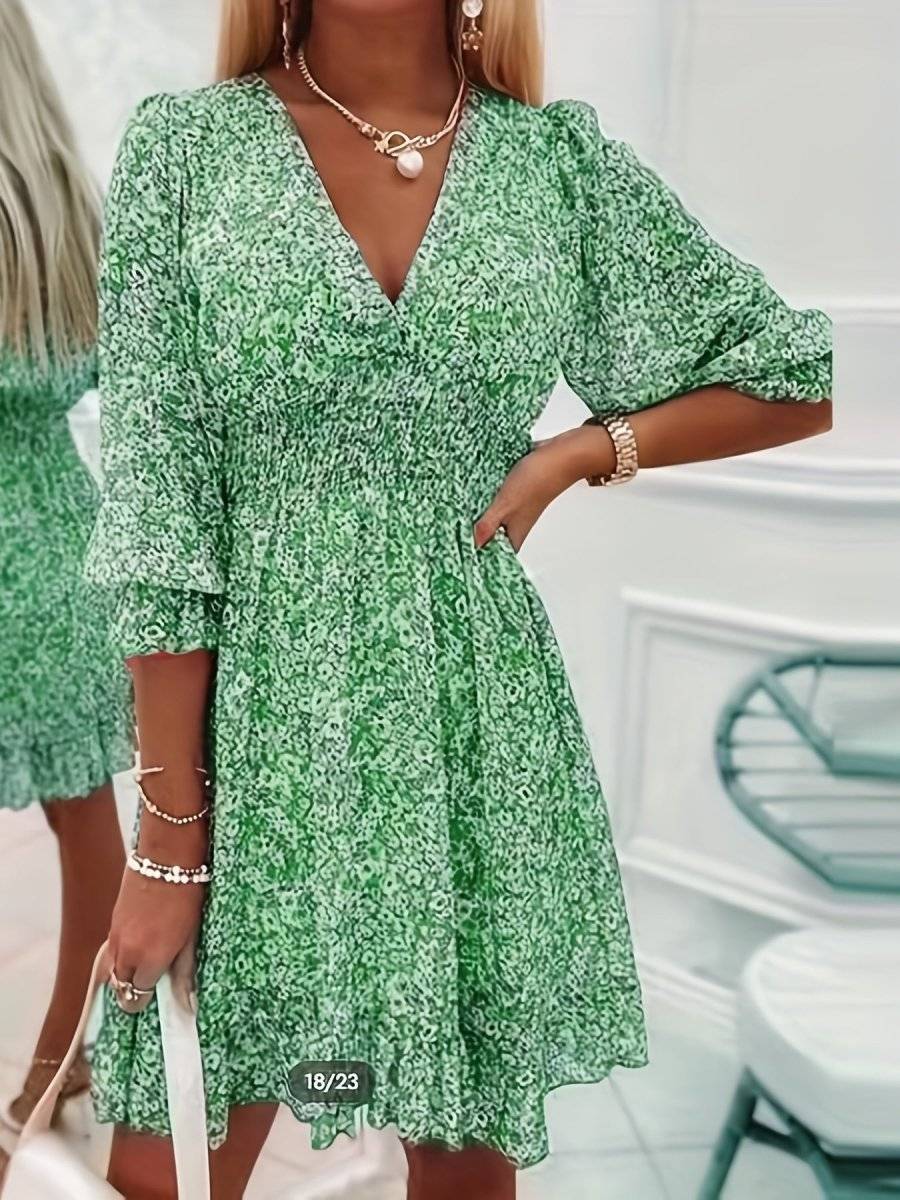Vestido de verano con estampado floral verde y corte fluido – SIENNA