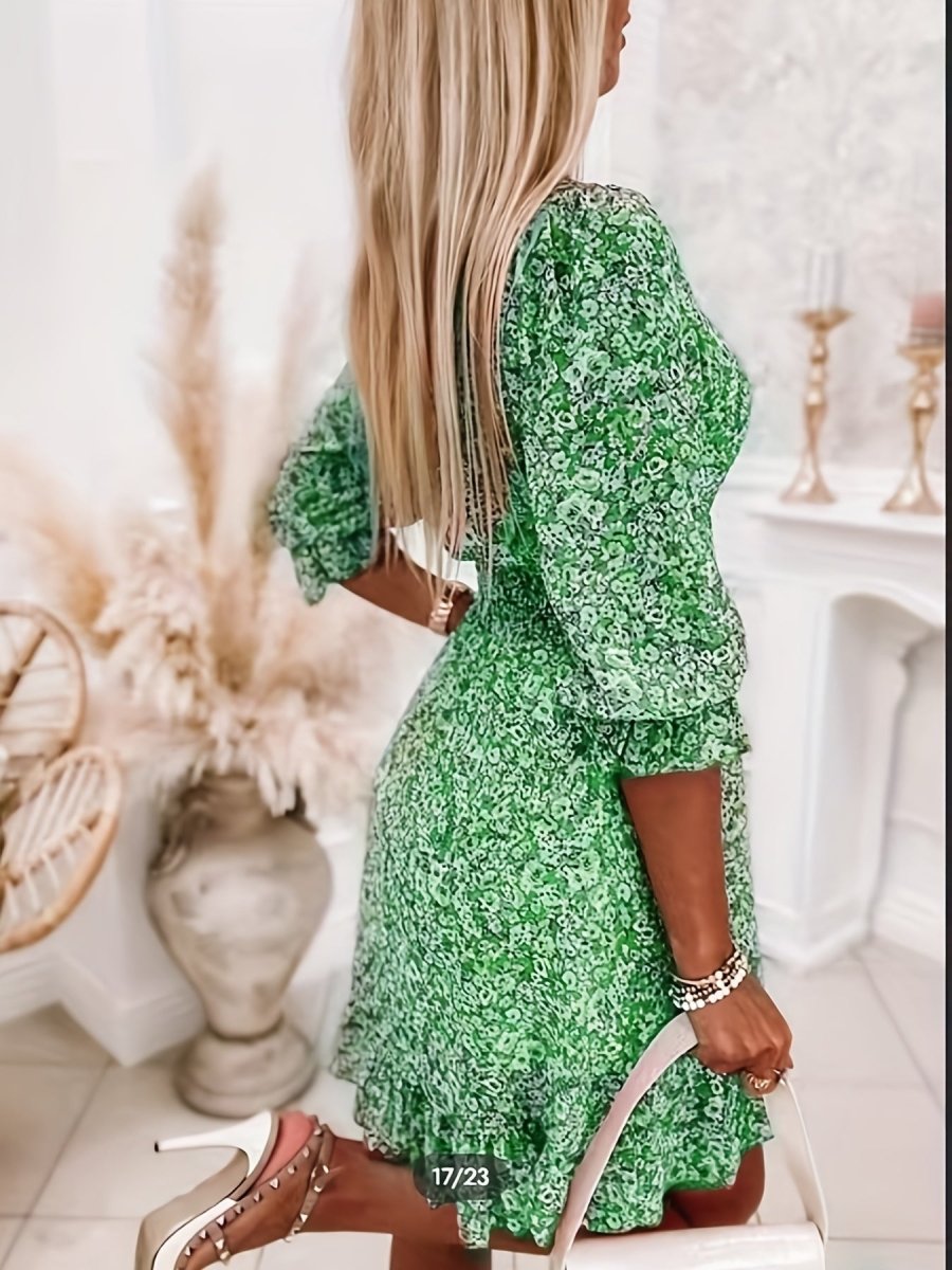 Vestido de verano con estampado floral verde y corte fluido – SIENNA