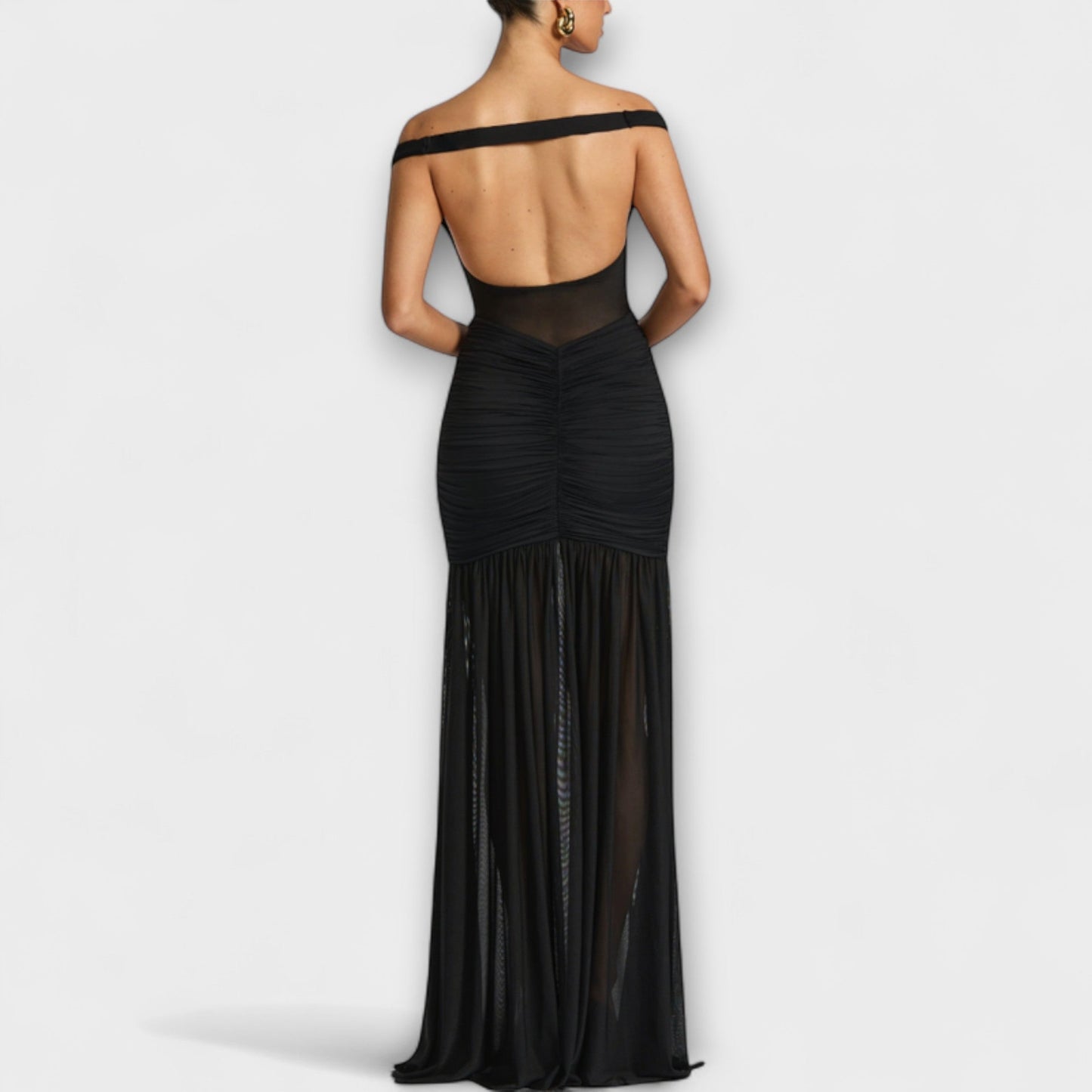 Vestido de noche con hombros descubiertos y abertura lateral – PRISILA