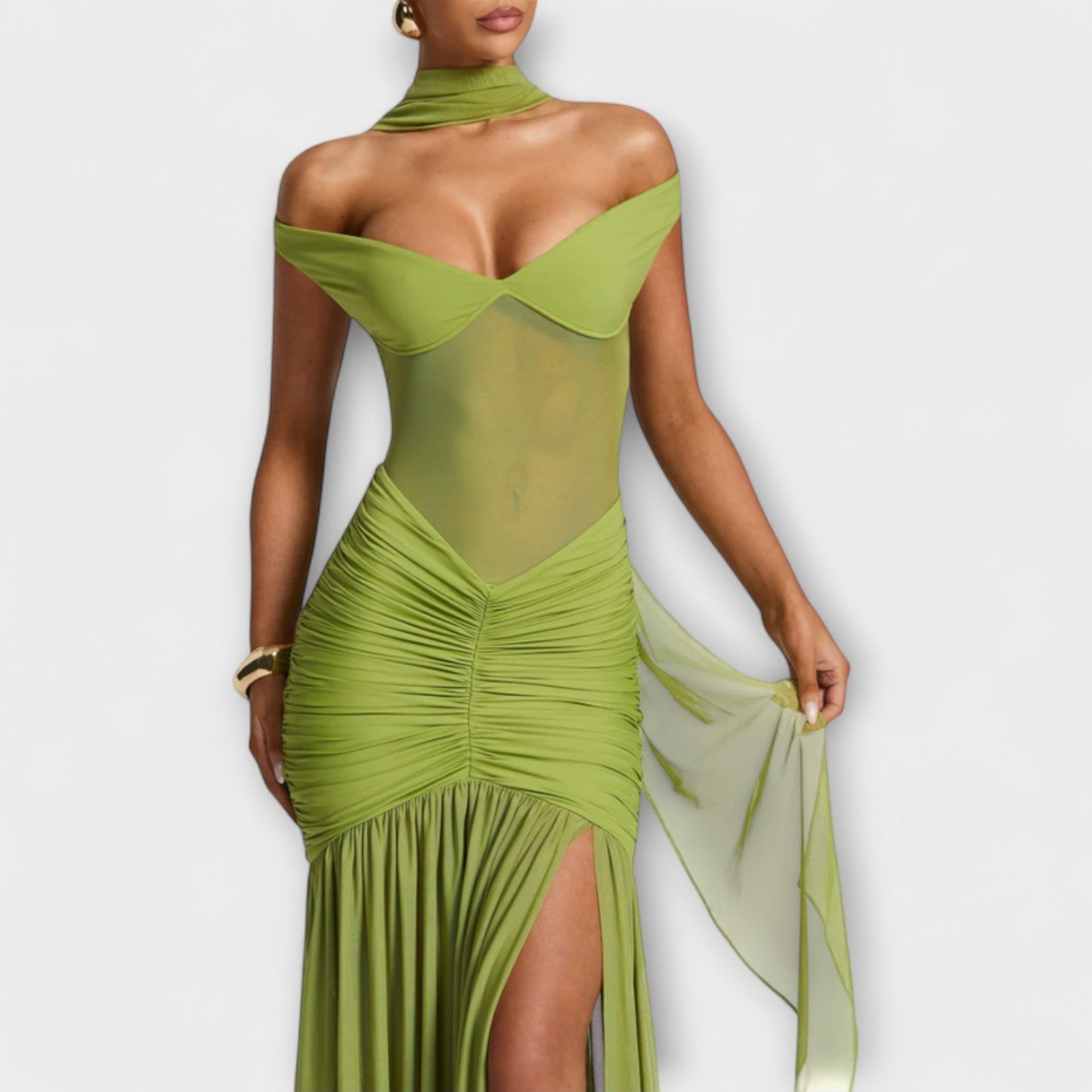 Vestido de noche con hombros descubiertos y abertura lateral – PRISILA