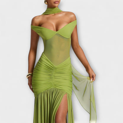 Vestido de noche con hombros descubiertos y abertura lateral – PRISILA