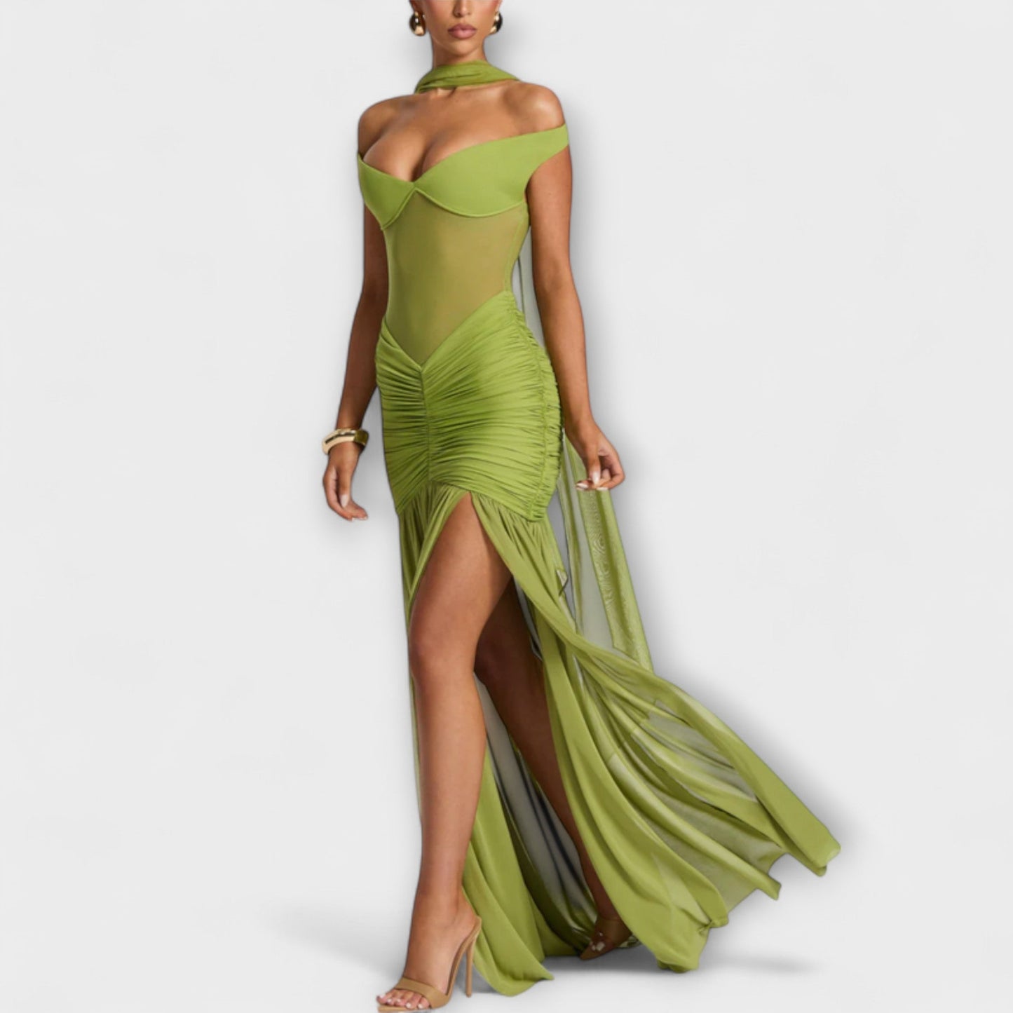 Vestido de noche con hombros descubiertos y abertura lateral – PRISILA