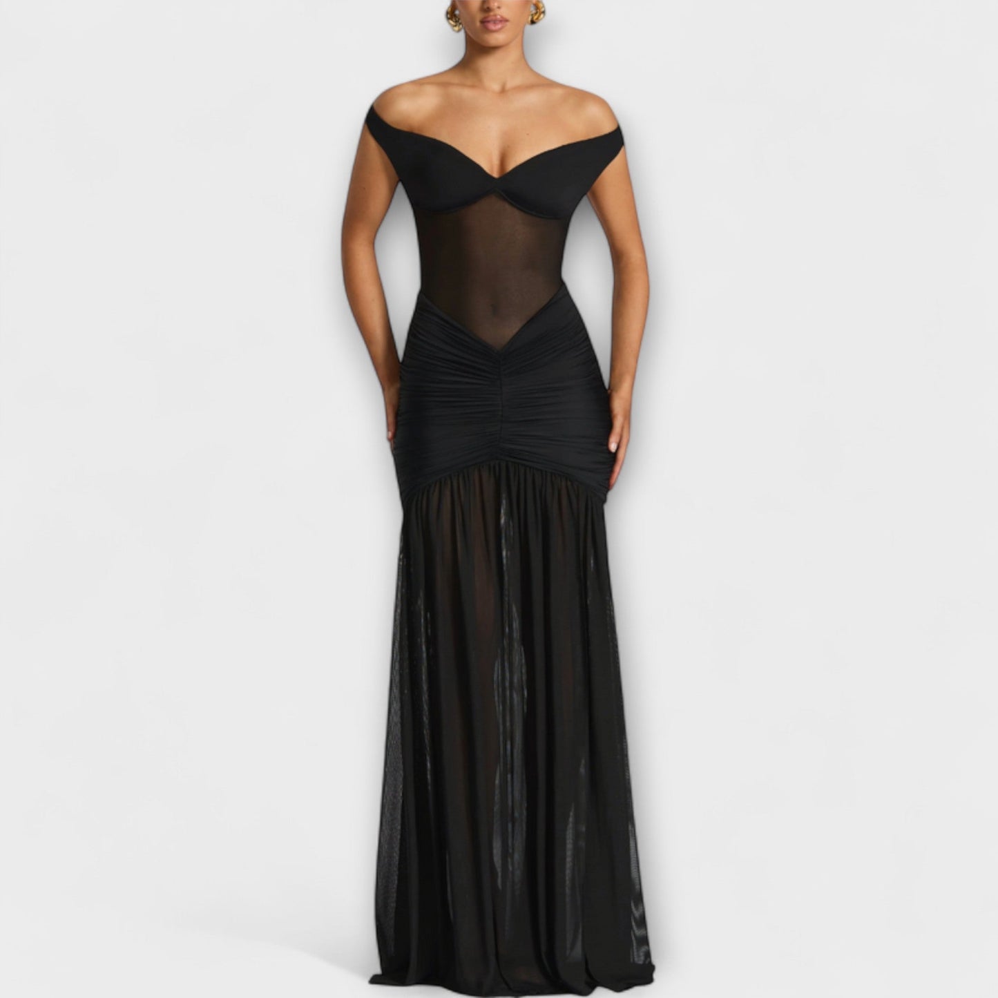 Vestido de noche con hombros descubiertos y abertura lateral – PRISILA