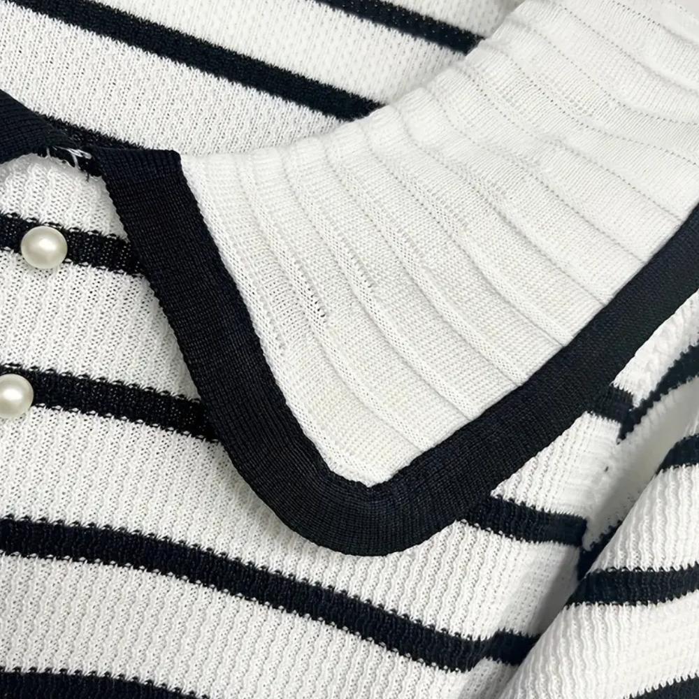 Xenia | Gestreepte Jersey de punto suave con rayas y diseño casual – LUNÉA